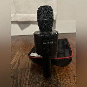 Black Wireless Karaoke Microphone